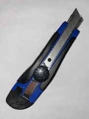 Нож 18мм винтовой фиксатор, обрезиненный корпус (Большой ремонт) 