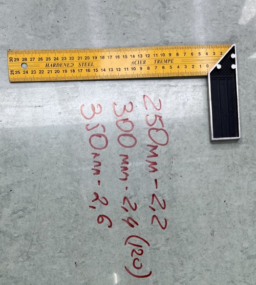 Угольник столярный металлический 300мм