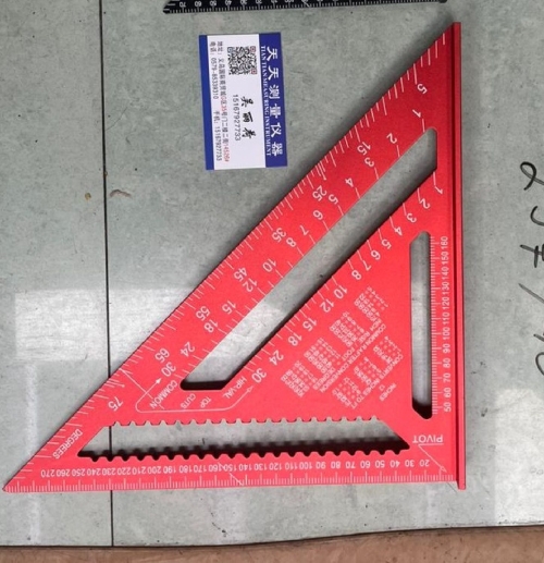 Угольник кровельный универсальный 300мм