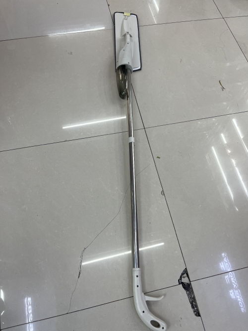 Швабра для пола с насадкой из микрофибры и распылителем